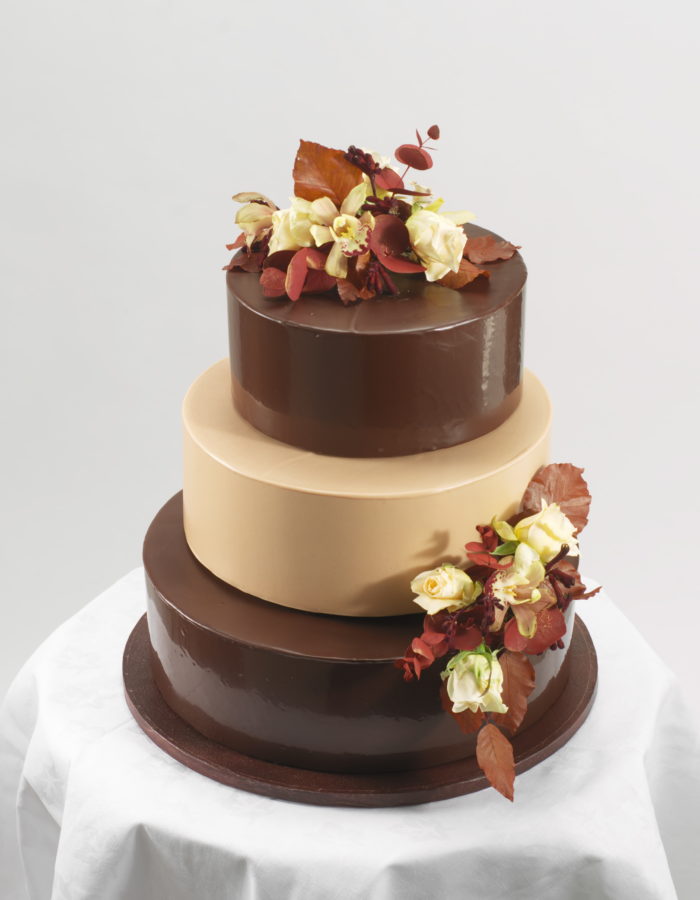 Dripping chocolate wedding cake half and half - Decorated - CakesDecor