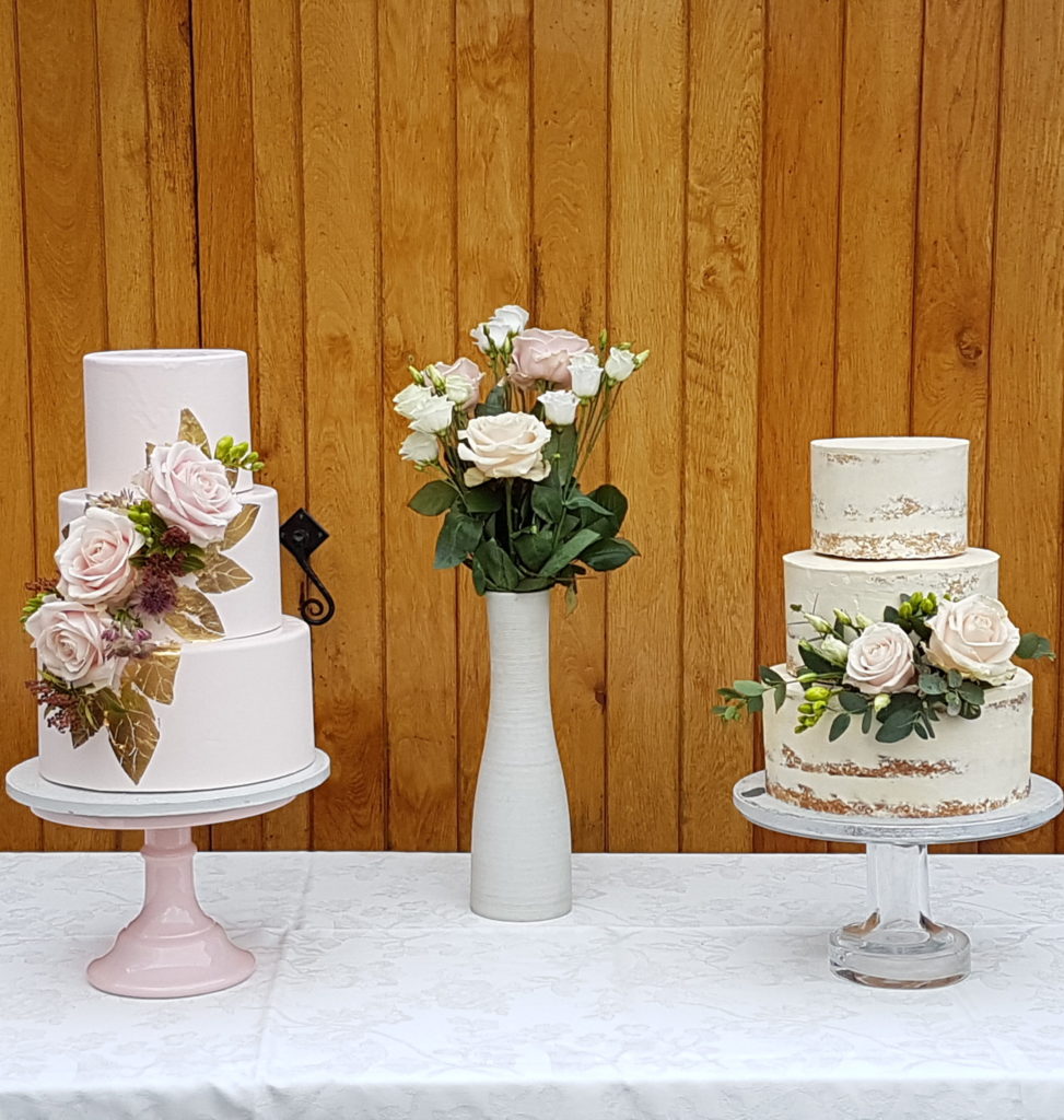 White Chocolate Wedding Cake With Berries Stock Photo - Download Image Now  - Berry, Berry Fruit, Birthday Cake - iStock